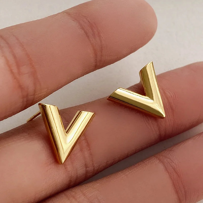 The 18K V Letter Stud Earrings